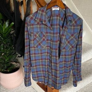 Wrangler Blue and Red Plaid Button-Up Shirt